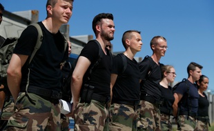 Des candidats à la réserve opérationnelle de la gendarmerie en formation le 19 juillet 2016 à Beynes