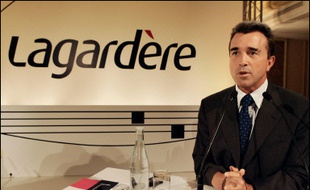 Le groupe Lagardère, déjà actionnaire de 34% du bouquet CanalSat, va faire son entrée dans le nouveau géant de la télévision payante, "Canal+ France", né après la fusion des bouquets concurrents TPS et CanalSat.