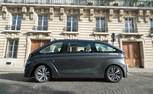 L'Autonom Cab, premier robot taxi autonome créé par la société lyonnaise Navya devrait être testé fin 2018 à Lyon, au Confluent...