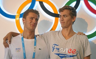Arnaud Loiseau (à g.) et Arnaud Gauthier-Rat, sous les anneaux olympiques