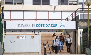 Entrée de l'Université Cote d'Azur ouverte à Nice.