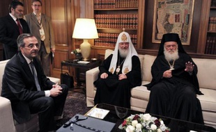 L'Eglise et l'Etat grecs, actionnaires communs d'une société immobilière: c'est la formule originale choisie par le gouvernement pour tirer des revenus de la fortune foncière du puissant clergé, régulièrement mis en cause pour ses privilèges fiscaux.
