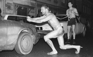 "The Mad dog", une performance signée Oleg Kulik