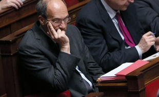 Le domicile du député-maire UMP de Chantilly (Oise), Eric Woerth, a été cambriolé samedi soir en l'absence de tout occupant, a-t-on appris lundi auprès du parquet de Senlis, confirmant une information du Courrier picard.