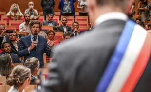 Après que son micro a été coupé alors qu'il s'exprimait sur la Rue bordelaise, Nicolas Florian et son groupe Bordeaux Ensemble ont quitté la séance du conseil municipal ce mardi.