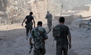 Des soldats syriens se déploient dans la ville de Jobar le samedi 24 août 2013.