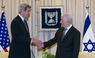 Le secrétaire d'Etat américain John Kerry a affirmé lundi à Jérusalem qu'il privilégiait une diplomatie "discrète" pour tenter de relancer le processus de paix au Proche-Orient mais qu'il ne cèderait pas à la précipitation pour le faire avancer.