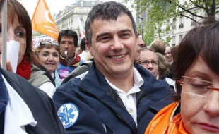 L'Association des médecins urgentistes de France (AMUF), présidée par Patrick Pelloux espère retrouver "un dialogue constructif" avec Xavier Bertrand au ministère de la Santé, après "l'absence de dialogue" avec Roselyne Bachelot.