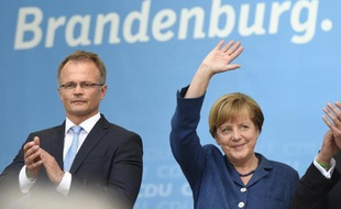 La chancelière allemande Angela Merkel et Michael Schierac, candidat de la CDU pour le Brandebourg, le 12 septembre 2014 à Cottbus