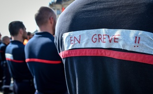 Des pompiers ont manifesté ce vendredi à Bordeaux.