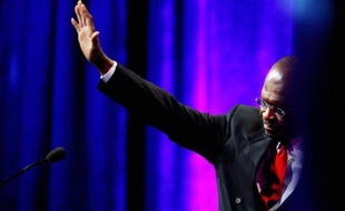 Le candidat républicain à la présidentielle américaine Herman Cain a averti mardi ses détracteurs qu'il ne renoncerait pas à la course à l'investiture malgré les accusations de harcèlement sexuel portées contre lui, alors que le scandale pèse de plus en plus sur sa campagne.