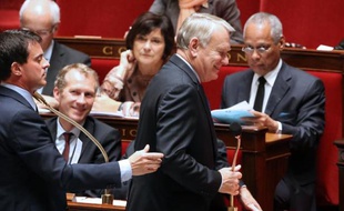 Après les couacs à répétition de l'exécutif, Leonarda, la taxation de l'épargne, et avec la fronde des Bretons contre l'écotaxe, l'ensemble des éditorialistes fustige un gouvernement "sans GPS", "sans boussole", "ramant à contre-courant" et un président pris dans des sables mouvants.