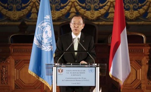 Le secrétaire général des Nations unies Ban Ki-moon, pour la première fois en visite à Monaco mercredi, a estimé qu'il serait "bientôt trop tard" pour sauver la santé environnementale de la planète si on ne met pas en place un "instrument contraignant" d'ici à 2015.