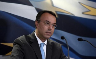 Le ministre adjoint grec des Finances, Christos Staïkouras, présente le 6 octobre 2014 à Athènes l'avant-projet de budget de l'Etat