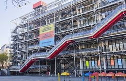 Découvrez le spectacle lumineux créé pour la fermeture du Centre Pompidou