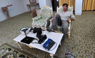 Le journaliste indépendant américain James Foley à l'aéroport de Sirte, en Libye, le 29 septembre 2011