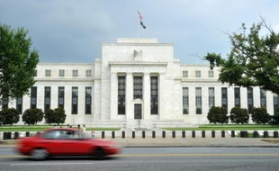 Nouvelle régulation de la Réseve fédérale américaine (Fed) visant les huit plus grandes banques américaines afin de réduire le risque que leur faillite ferait peser sur le système financier