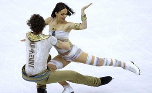 Devant des milliers de spectateurs exaltés, les danseurs Nathalie Péchalat et Fabian Bourzat se sont offert enfin leur première médaille mondiale, le bronze, lors des Mondiaux-2012, organisés à la maison, jeudi à Nice.
