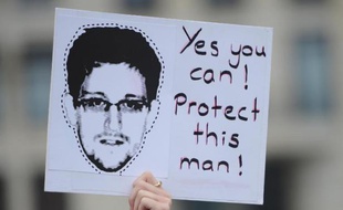 Le fugitif américain Edward Snowden a passé sa première semaine en homme libre dans le plus grand secret: il reprend ses esprits après une période "cauchemardesque" quelque part en Russie où personne ne l'a vu, dans l'attente de la visite de son père.