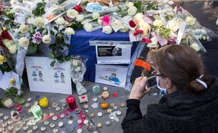 Rassemblement à Paris le 18 octobre 2020 en mémoire de Samuel Paty, enseignant décapité pour avoir montré des caricatures de Mahomet en cours.