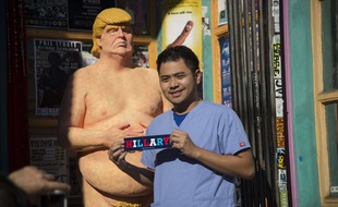 Une statue de Donald Trump, nu et bedonnant, a été adjugée 28.000 dollars à Los Angeles, en mai 2018.