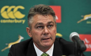 La Fédération de rugby sud-africaine (SARU) a officialisé une certaine rupture vendredi en nommant l'expérimenté Heyneke Meyer à la tête des Springboks, à la place de Peter de Villiers dont le mandat s'est achevé par un échec en quart de finale du Mondial-2011.