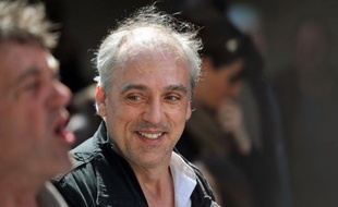 L'ex-candidat du Nouveau parti anticapitaliste (NPA) à la présidentielle, Philippe Poutou, a repris le travail mercredi matin à l'usine Ford de Blanquefort (Gironde), après un congé lié à la campagne électorale.