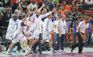 L'équipe de France laisse éclater sa joie, le 30 janvier 2014 au Qatar.