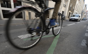 Lorraine: Ivre, l'automobiliste percute le cycliste qui venait de critiquer sa conduite (Illustration)