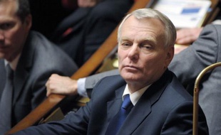 Jean-Marc Ayrault (PS) a reproché mardi à François Bayrou (MoDem) de ne "jamais" parler du chômage à l'Assemblée nationale, alors que le candidat centriste a lancé lundi "mon ennemi c'est le chômage" s'opposant à François Hollande (PS) pour qui c'est "la finance".