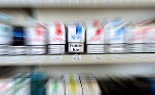 A la frontière franco-belge, les Français font le plein de cigarettes, nettement moins chères qu'en France où elles augmenteront une fois encore lundi