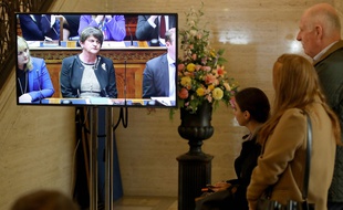 La présidente du Parti démocrate unioniste (DUP), Arlene Foster, lors d'une séance extraordinaire du parlement dévolue d'Irlande du Nord, à Belfast le 21 octobre 2019.