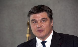 Le député UMP David Douillet a affirmé mardi s'être entretenu avec l'ancien chef de l'Etat Nicolas Sarkozy, qui s'est déclaré "excédé" par la crise qui frappe l'UMP et "va probablement prendre un certain nombre d'initiatives".