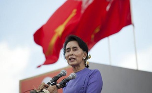 Aung San Suu Kyi lors d'un discours le 16 mai 2015 à Mawlamyaing