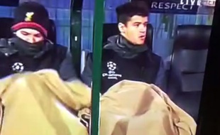 Philippe Coutinho sur le banc de touche de Liverpool lors d'un match de Ligue des champions au Ludogorets Razgrad, le 26 novembre 2014.