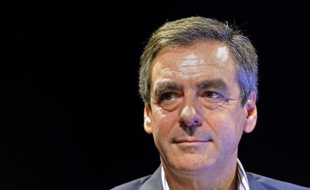 François Fillon reproche à Jean-François Copé, son rival pour la présidence de l'UMP, de "rechercher le buzz à tout prix" et affirme ressentir "beaucoup d'insatisfaction chez les militants" du parti, dans une interview publiée samedi sur leParisien.fr
