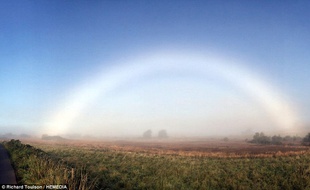 Très rare, un arc-en-ciel blanc a été observé la semaine dernière à Dumfries, au sud-ouest de l'Écosse.