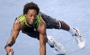 Gaël Monfils finit l'année avec le dossard de N.1 français en doublant Jo-Wilfried Tsonga lundi au classement ATP grâce à sa finale à Paris-Bercy dont le vainqueur, Robin Soderling, s'installe au 4e rang.