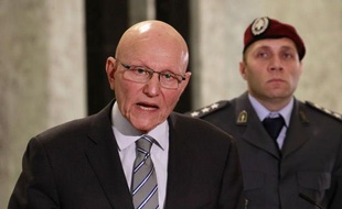 Le député Tammam Salam a été désigné samedi pour former le prochain gouvernement au Liban après la démission de son prédécesseur, et s'est aussitôt engagé à protéger son pays des répercussions du conflit en Syrie voisine.