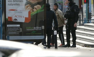 Arrestation d'un homme le 18 novembre 2015 à Saint-Denis
