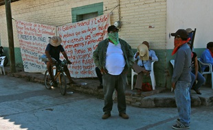 Après l'enlèvement, le 17 novembre 2016, d’une trentaine d’habitants de San Miguel Totolapan (Mexique) par le gang Los Tequileros, les familles et amis des disparus ont à leur tour kidnappé 18 personnes proches des criminels.