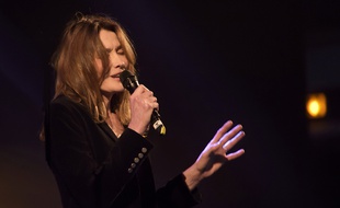 Carla Bruni lors du concert Imany & friends au Trianon à Paris le 8 mars 2016