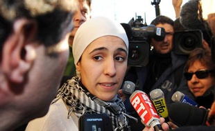 Ilham Moussaid, candidate du NPA pour les élections régionales en région Paca, lors d'une conférence de presse à Marseille, le 3 février 2010.