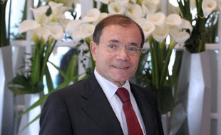 Le ministre des Affaires étrangères Laurent Fabius a annoncé jeudi la nomination du PDG du groupe de distribution Casino, Jean-Charles Naouri, comme son représentant spécial chargé de promouvoir les relations économiques de la France avec le Brésil.