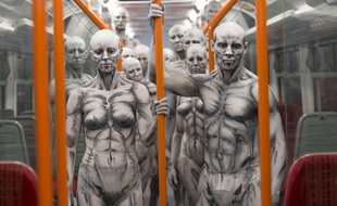 Des modèles maquillés en humanoïdes pour la promotion de la saison 1 de «Westworld» en 2016.