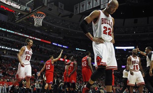 Les joueurs des Chicago Bulls après leur défaite en playoffs contre les Philadelphie 76ers, le 2 mai 2012 à Chicago.