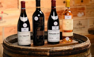 Matignon a vendu une partie de sa cave vendredi aux enchères à Drouot, dont une bouteille de Romanée-Conti 2004 achetée par un Chinois à 10.500 euros.