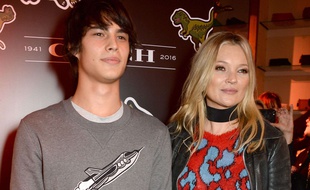 Louis Baines et Kate Moss à Londres le 24 novembre 2016.