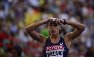 La Française Cindy Billaud s'est qualifiée samedi pour la finale du 100 m haies, une performance de choix, en étant repêchée au temps, samedi aux championnats du monde d'athlétisme de Moscou.