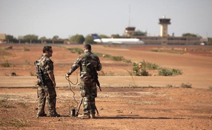 Des soldats français sur la base de Bamako, au Mali, le 14 janvier 2013.